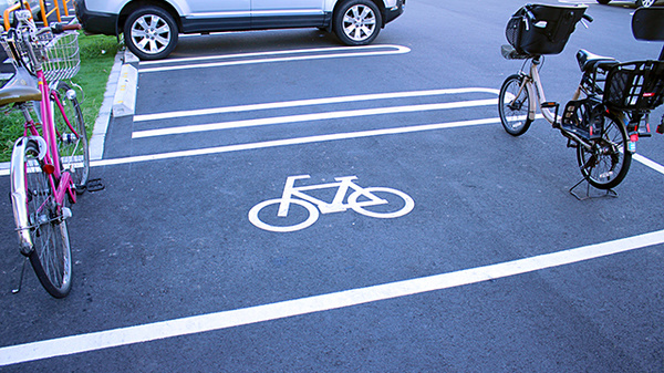 ドラッグセイムス　川口東領家薬局の駐輪場