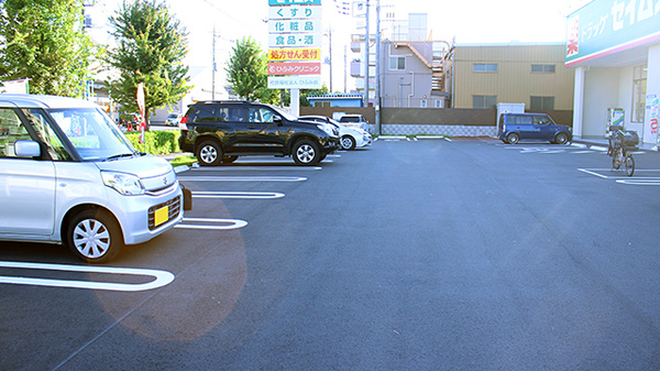 ドラッグセイムス　川口東領家薬局の駐車場