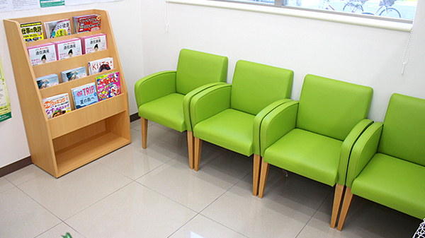 ドラッグセイムス　川口東領家薬局の待合スペース