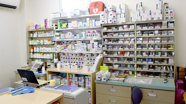 ひので薬局高木瀬店の調剤室