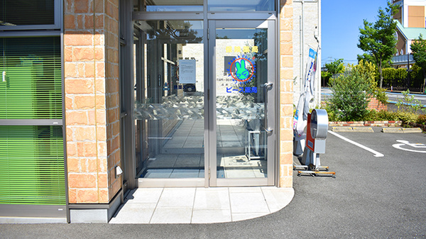 ピース薬局ドライブスルー夢咲店の入口