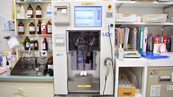 ピース薬局ドライブスルー夢咲店の調剤器具