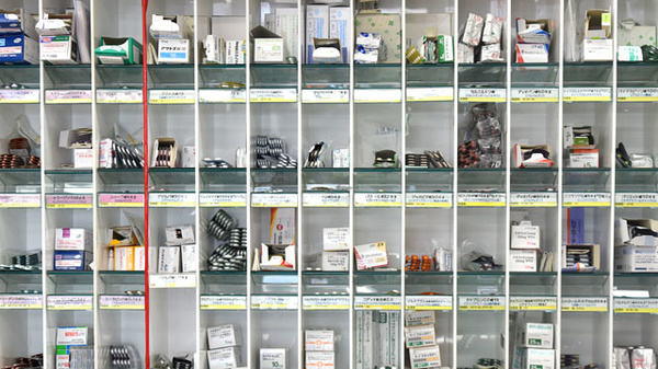 ひので薬局城北店の薬棚