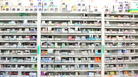 そよかぜ薬局　調布店の薬棚