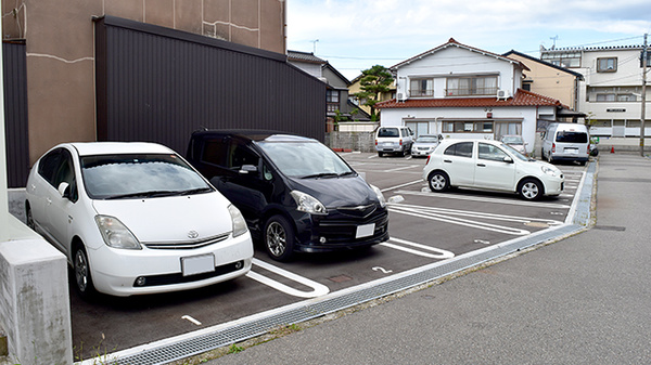 吉野薬局の駐車場