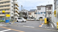 プレミア薬局の駐車場