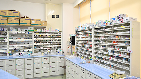 中央薬局和泉府中店の調剤室