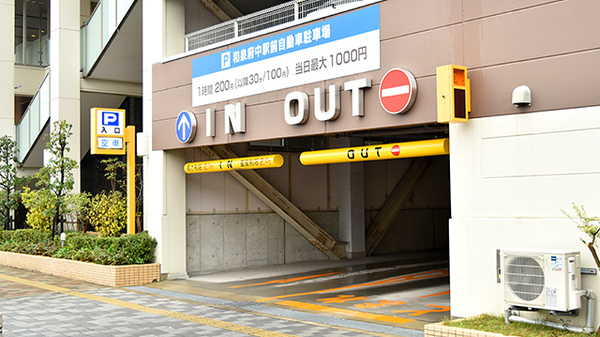 中央薬局和泉府中店の駐車場