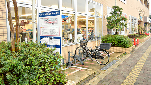 中央薬局和泉府中店の駐輪場