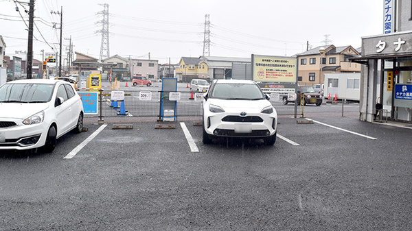 タナカ薬局の駐車場