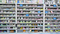 しろくま薬局　桃谷店の薬棚
