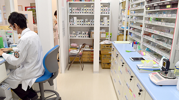 中央薬局　坂店の調剤室
