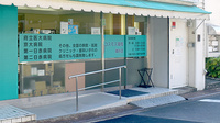 コスモス薬局　御所店の入口