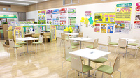 杏林堂薬局　静岡松富店の待合スペース
