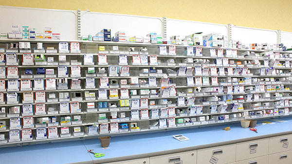 杏林堂薬局　静岡松富店の薬棚