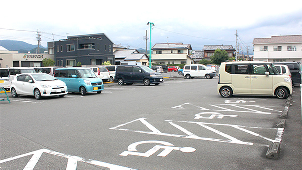 杏林堂薬局　静岡松富店の駐車場