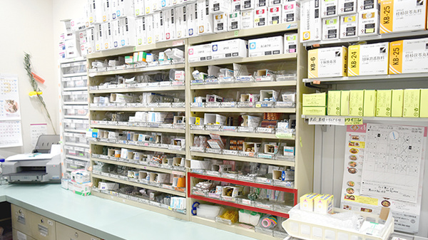 舞子タツキ薬局　2号店の薬棚