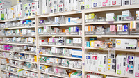 ヤブザキ信栄堂薬局の薬棚