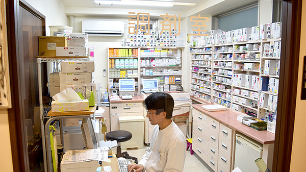 ヤブザキ信栄堂薬局の調剤室