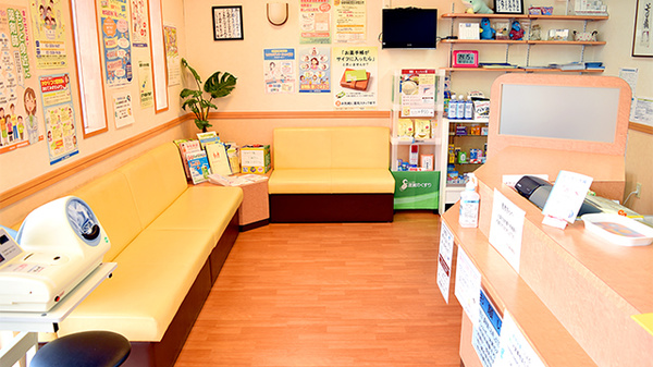 いづつ薬局　篠原店の待合スペース