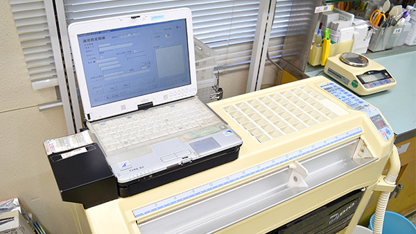 楠公堂薬局　加古川店の調剤器具