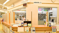 楠公堂薬局　JR加古川駅　構内店の受付/カウンター