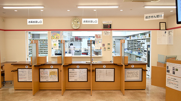 サカエ薬局の受付/カウンター