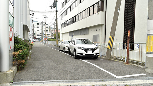 サカエ薬局の駐車場
