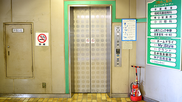 楠公堂薬局　学園都市駅ビル店のエレベーター