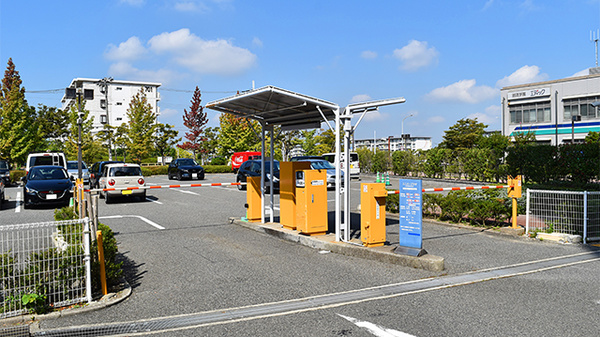 楠公堂薬局　学園都市駅ビル店の駐車場
