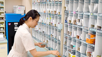 楠公堂薬局　深江店の作業風景