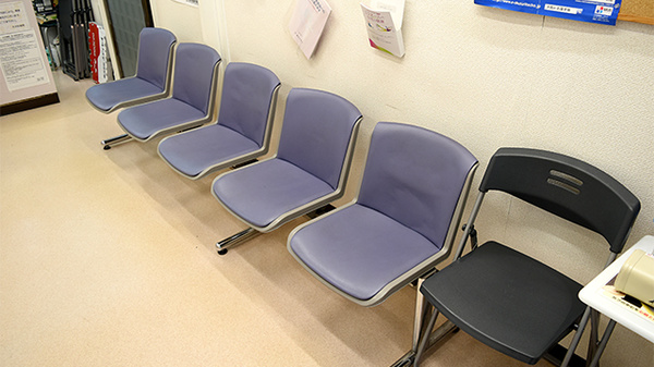 大手前薬局　谷町店の待合スペース