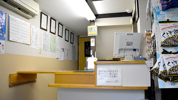 調剤薬局 石だたみの受付/カウンター