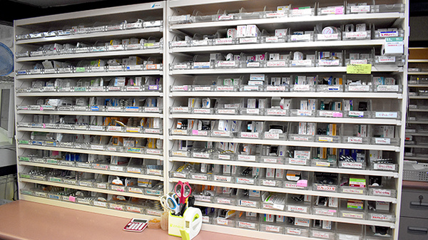 調剤薬局 石だたみの薬棚
