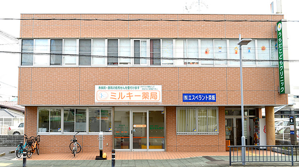 ミルキー薬局の外観