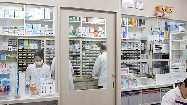 上原薬局の調剤室