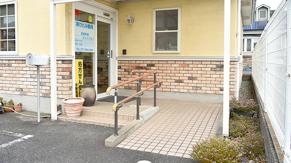 あけとみ薬局の入口