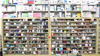 ピュア薬局1号店の薬棚