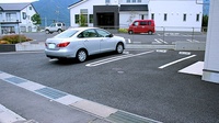 川辺上原薬局の駐車場