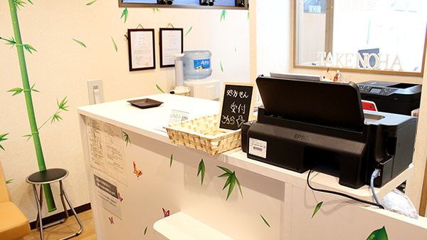 竹の葉薬局　三鷹新川店の受付/カウンター