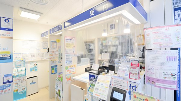 クオール薬局ビックカメラ新宿東口店の受付/カウンター