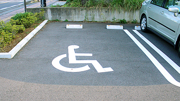 モリキ小布施薬局の駐車場