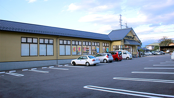 モリキ小布施薬局の駐車場