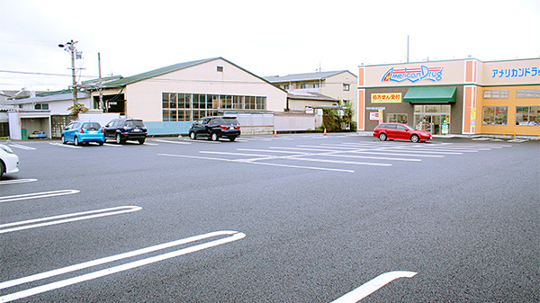 モリキ松本鎌田薬局の駐車場