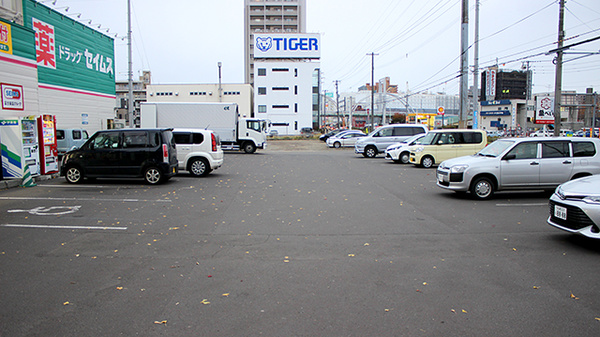 オスト薬局　環状通美園店の駐車場