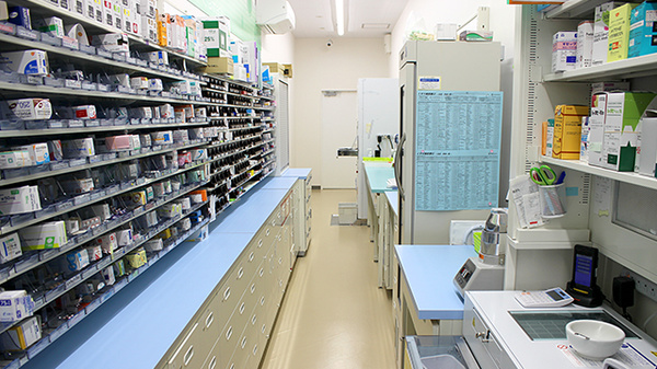 オスト薬局　環状通美園店の調剤室