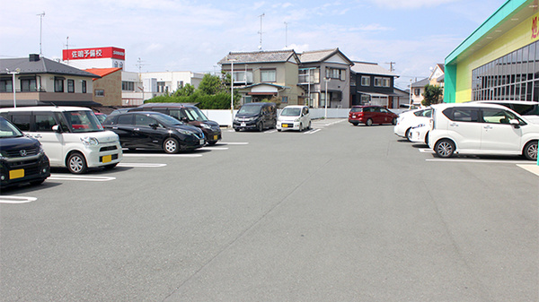 杏林堂薬局　鷲津店の駐車場