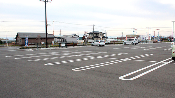 マルエ薬局　前橋朝倉店（群馬県）の駐車場
