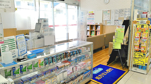 ウエルシア薬局　仙台鶴が丘店の入口