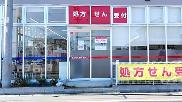 ウエルシア薬局　焼津下小田店の入口